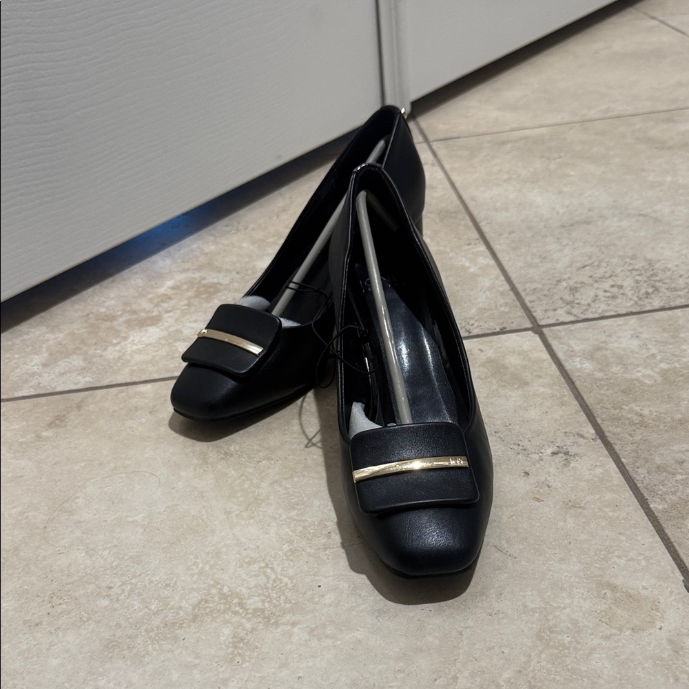 Jones New York Chic Black Loafers with Gold Accent